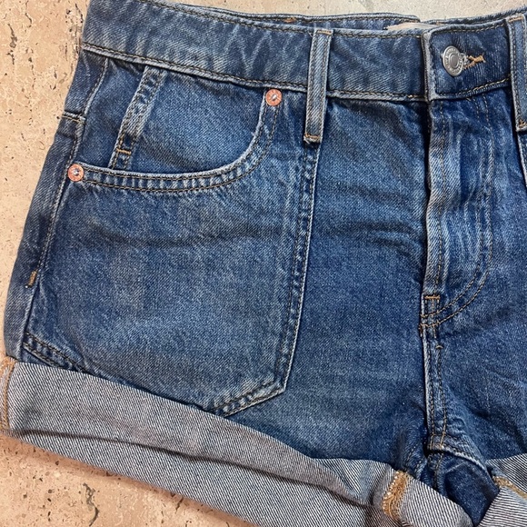 Free People Beginner's Luck Low Rise Slouch Shorts Felicity Wash Size 26 - Picture 4 of 8